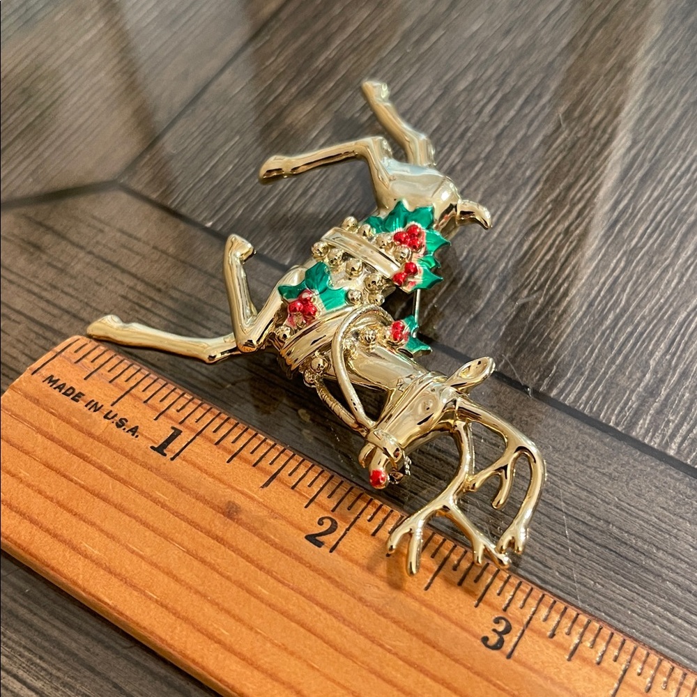 Large Vintage Gold-tone Reindeer with Holly Accents Brooch Holiday Pin - Picture 10 of 15